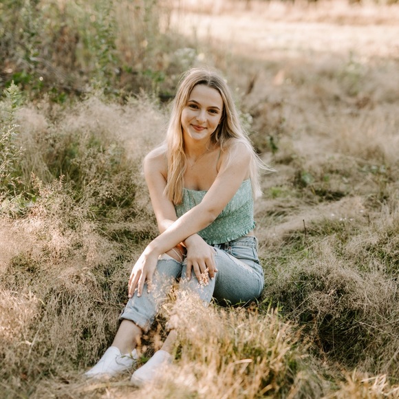 Meet your Posher, Olivia - Picture 2 of 2